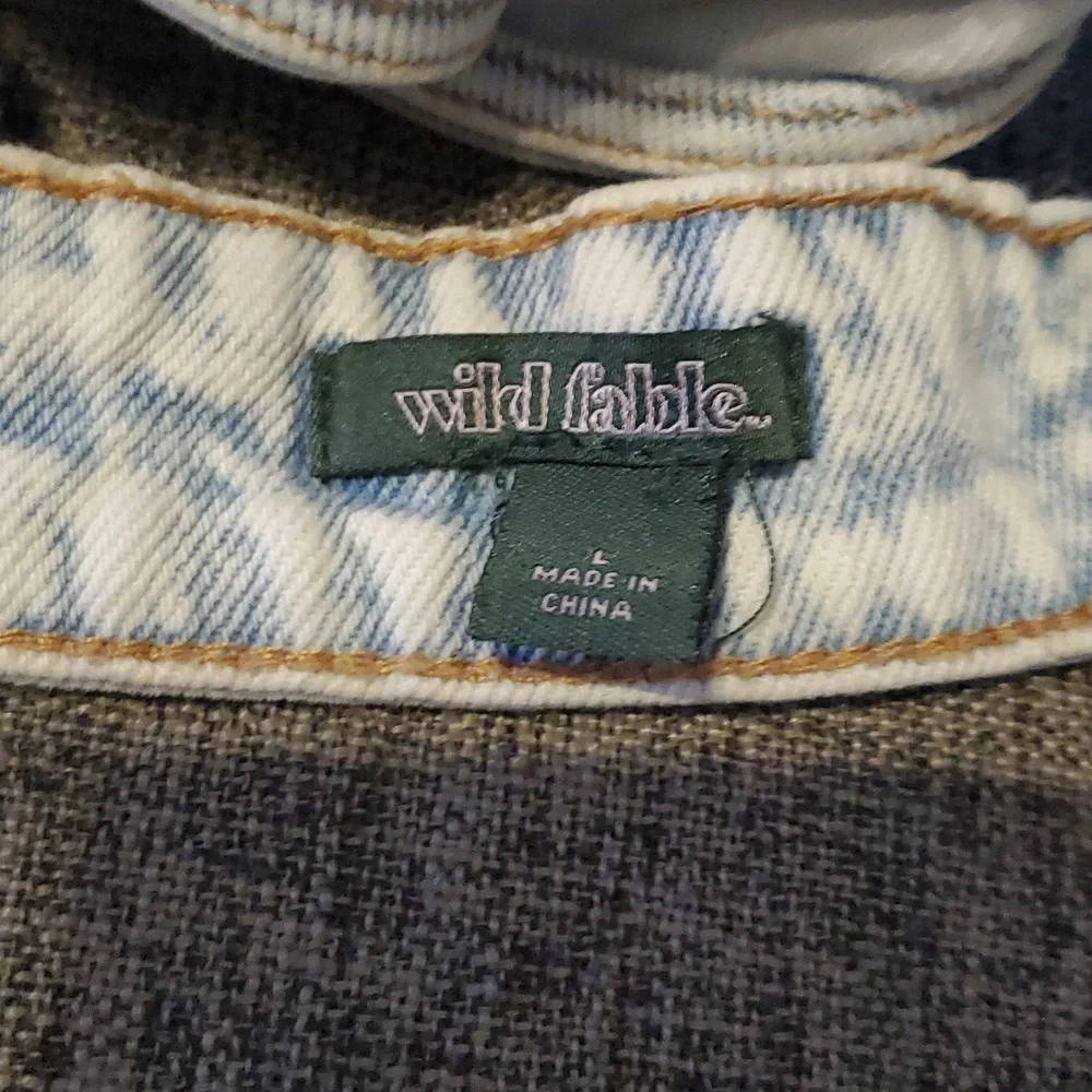 Triangle Cup Denim Tank Top Wild Fable Acid Wash Floral Embroidered Sz LG #M26 - Picture 4 of 8